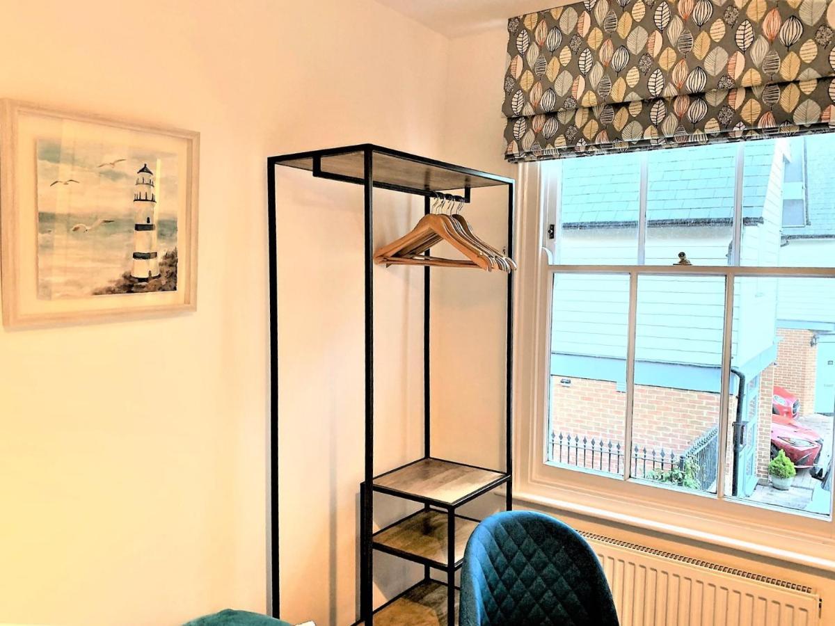 Riverside Channel5 "Holidays Homes In The Sun" Featured Central Canterbury Cottage With Free Parking Ngoại thất bức ảnh
