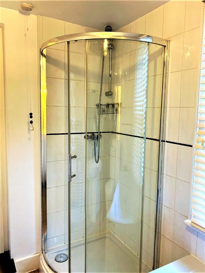 Riverside Channel5 "Holidays Homes In The Sun" Featured Central Canterbury Cottage With Free Parking Ngoại thất bức ảnh